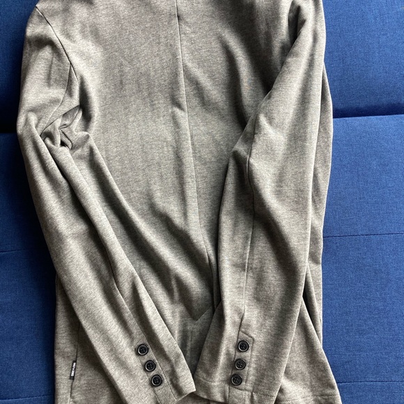 Blazer - Picture 5 of 5